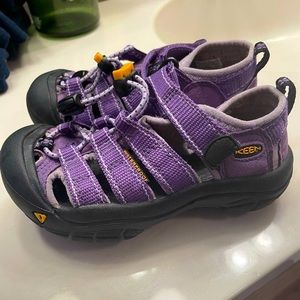Kid’s Keens! Practically New! Grape